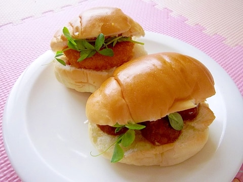 お弁当に♪豆苗とコロッケ&ミートボールサンドパン♪